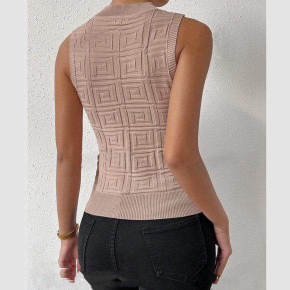 Luxe mock neck sleeveless knit top - Picture 3 of 6